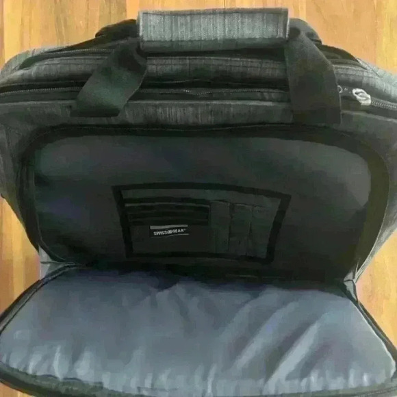 SwissGear Computer  Briefcase LIKE NEW - Picture 2 of 9